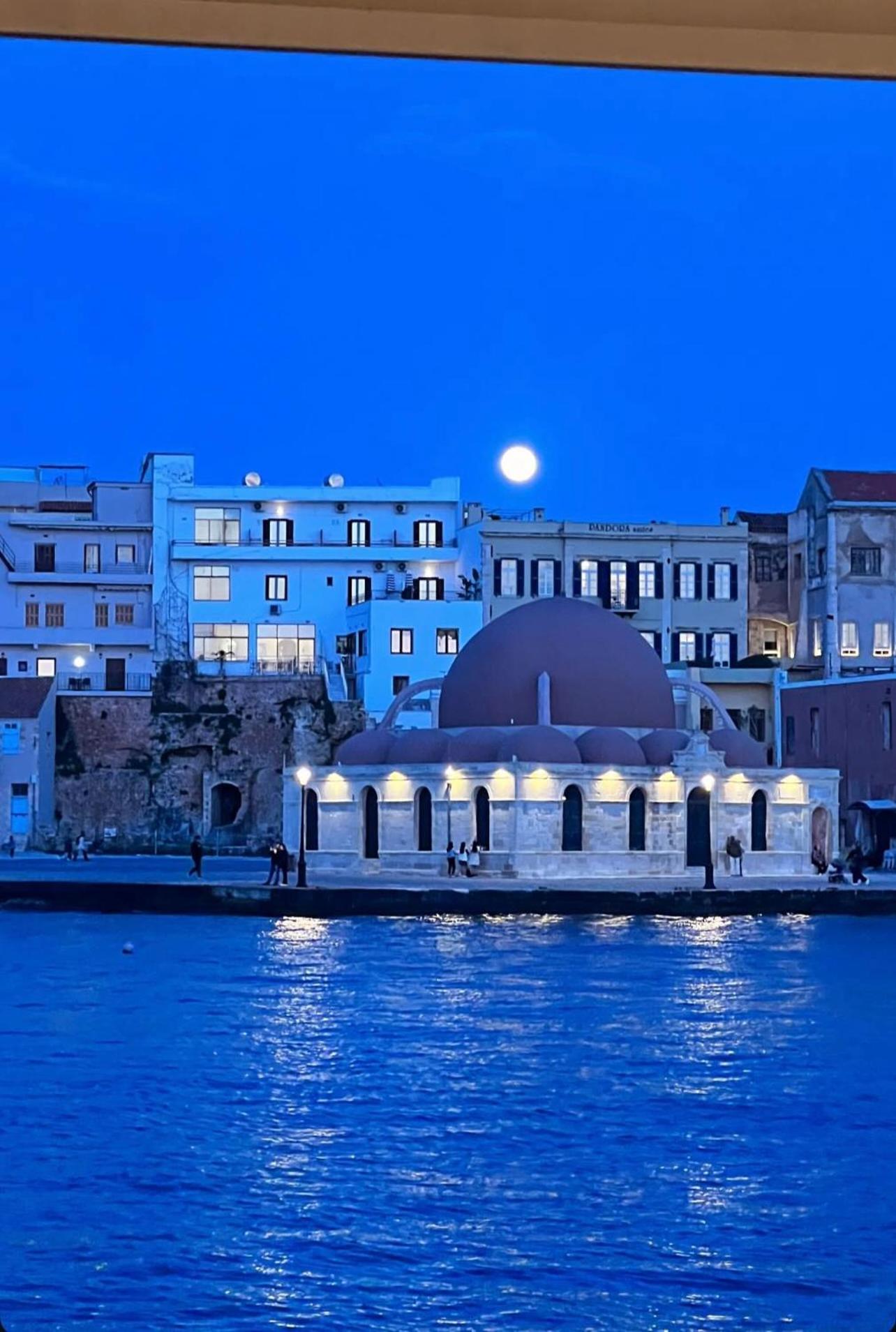 Amphitrite Ханья